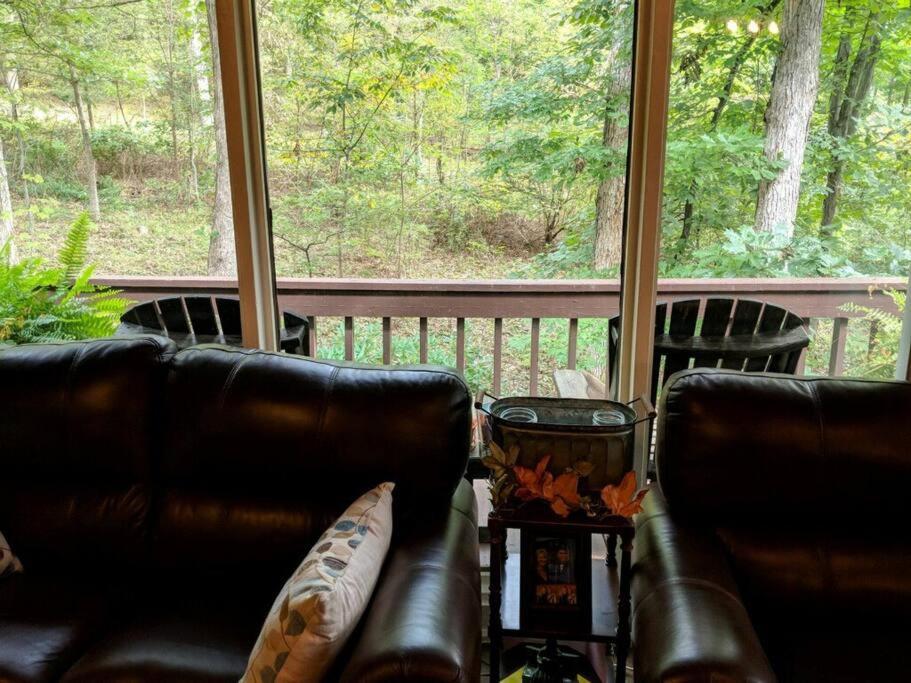 Round - 5 Min To Pa - Deck - Hike- Golf Bedford